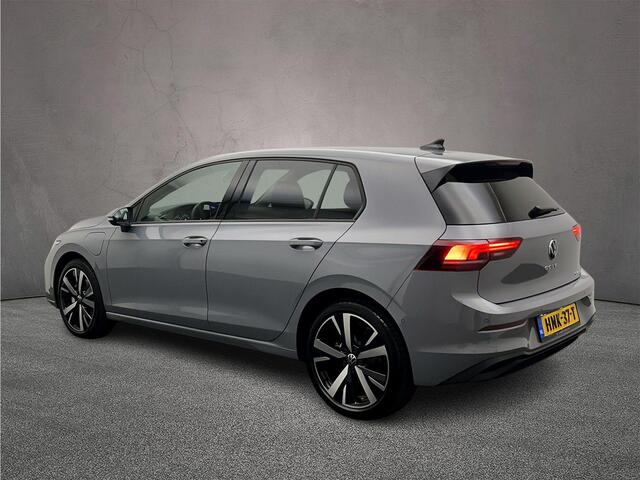 Volkswagen GOLF Life Edition 1.5 TSI eHybrid 204pk DSG Automaat Adaptive cruise control, Achteruitrijcamera, Stoelverwarming, LED koplampen, Stuurwiel verwarmd, Parkeersensoren