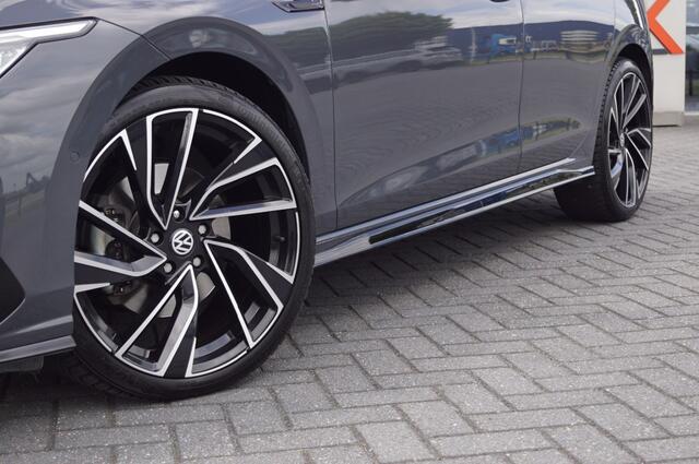 Volkswagen GOLF 1.5 TSI DSG R-Line 150pk/ Panodak /Trekhaak/ Camera / 19 Inch/DCC/ACC