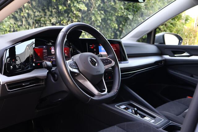 Volkswagen GOLF 1.0 eTSI Life Automaat | Carplay | LED | Adaptive Cruise | Moonstone Grey | Sfeerverlichting