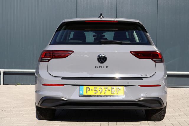 Volkswagen GOLF 1.0 eTSI Life Automaat | Carplay | LED | Adaptive Cruise | Moonstone Grey | Sfeerverlichting
