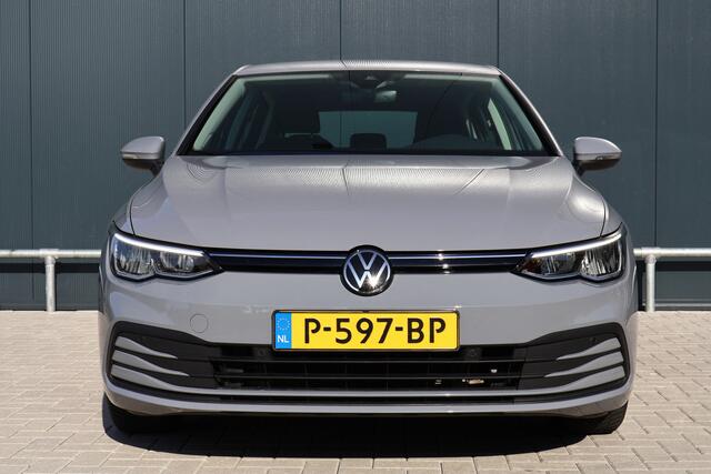 Volkswagen GOLF 1.0 eTSI Life Automaat | Carplay | LED | Adaptive Cruise | Moonstone Grey | Sfeerverlichting