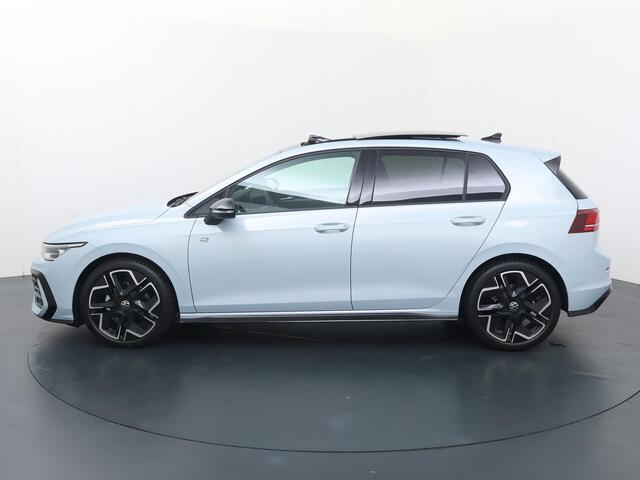 Volkswagen GOLF 8 R-Line-Edition 1.5 eTSI 85 kW / 116 pk Hatchback 7 versn. DSG | Panoramadak | Black Style |