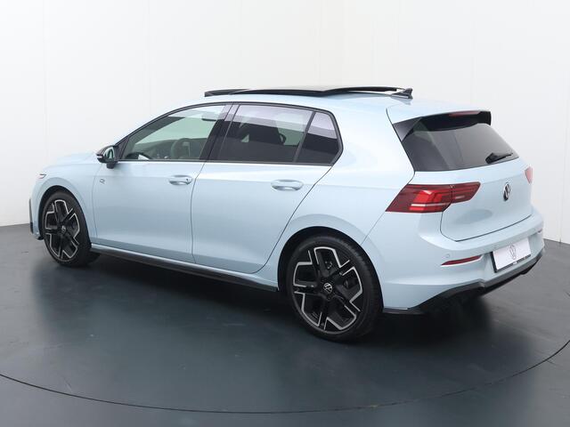 Volkswagen GOLF 8 R-Line-Edition 1.5 eTSI 85 kW / 116 pk Hatchback 7 versn. DSG | Panoramadak | Black Style |