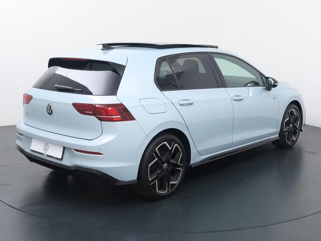 Volkswagen GOLF 8 R-Line-Edition 1.5 eTSI 85 kW / 116 pk Hatchback 7 versn. DSG | Panoramadak | Black Style |