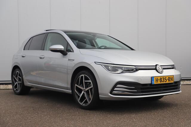 Volkswagen GOLF 1.5 eTSI Style 150PK Automaat Panoramadak Trekhaak IQ Light Sportstoel Massage 18 inch LMV Sfeerverlichting Navi Clima ACC NAP! Dealer Onderhouden!