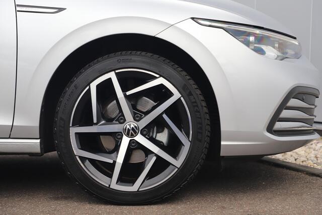 Volkswagen GOLF 1.5 eTSI Style 150PK Automaat Panoramadak Trekhaak IQ Light Sportstoel Massage 18 inch LMV Sfeerverlichting Navi Clima ACC NAP! Dealer Onderhouden!