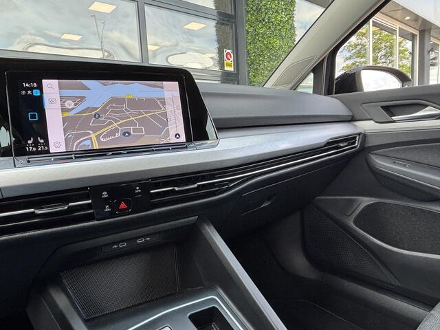 Volkswagen GOLF 1.0 eTSI Life | Camera | Ambient | Carplay | BTW