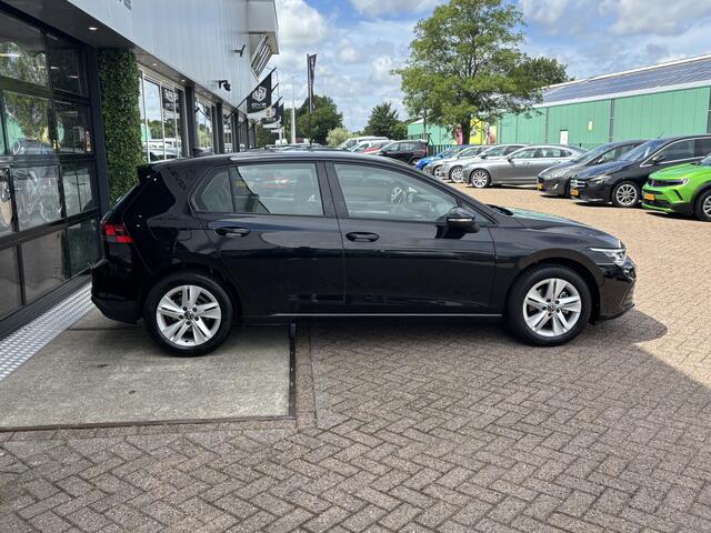Volkswagen GOLF 1.0 eTSI Life | Camera | Ambient | Carplay | BTW