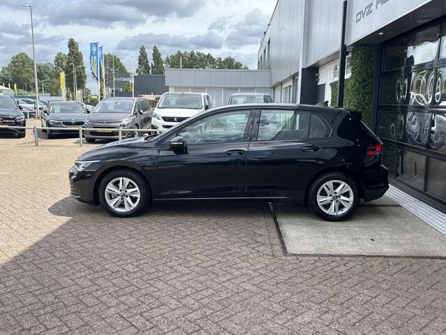 Volkswagen GOLF 1.0 eTSI Life | Camera | Ambient | Carplay | BTW