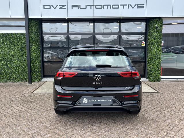 Volkswagen GOLF 1.0 eTSI Life | Camera | Ambient | Carplay | BTW