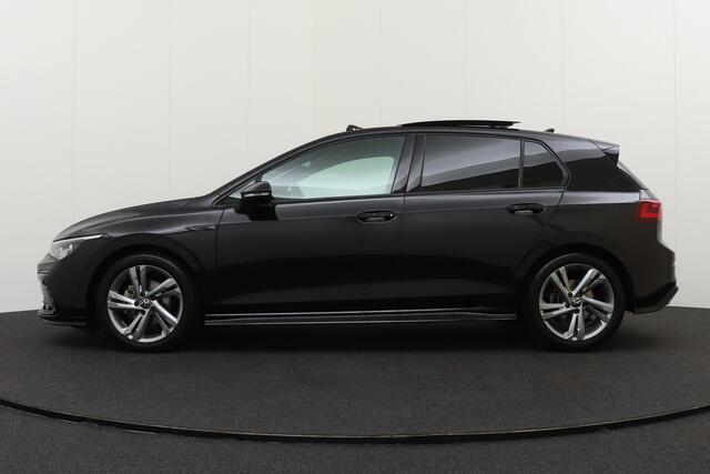 Volkswagen GOLF 1.5 eTSI R-Line Pano-dak Camera Dodehoek