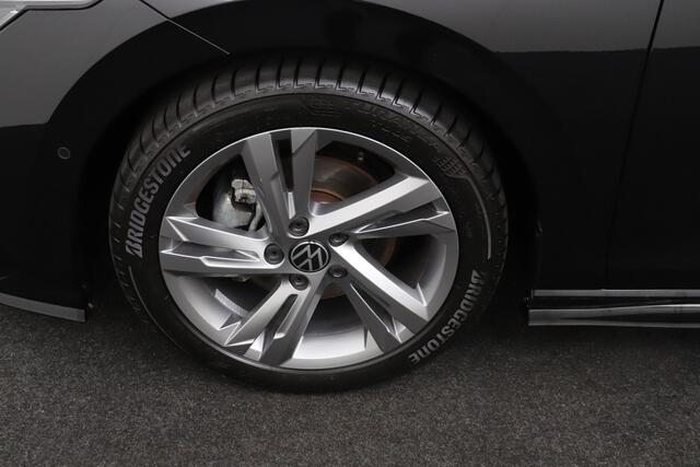 Volkswagen GOLF 1.5 eTSI R-Line Pano-dak Camera Dodehoek