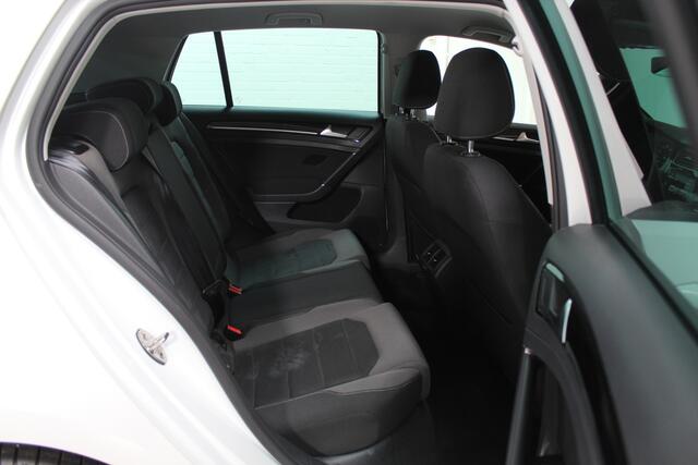 Volkswagen GOLF 1.5 TSI Highline Business R | Virtual | Dealer Oh | NL-Auto