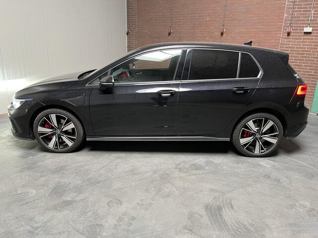 Volkswagen GOLF 1.4 eHybrid GTE / AUTOMAAT/ 245PK/ PARK. SENSOREN V+A/ CAMERA/ KEYLESS/ STUUR+STOEL VERWARM./ APP-CONNECT/ TREKHAAK/ ACC/ DCC/ NAVI/ DAB/ LED/ DIGITAL DASH/ ISOFIX