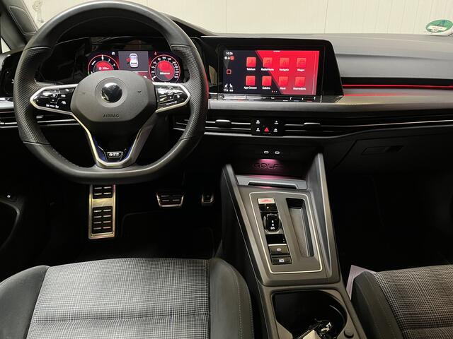 Volkswagen GOLF 1.4 eHybrid GTE / AUTOMAAT/ 245PK/ PARK. SENSOREN V+A/ CAMERA/ KEYLESS/ STUUR+STOEL VERWARM./ APP-CONNECT/ TREKHAAK/ ACC/ DCC/ NAVI/ DAB/ LED/ DIGITAL DASH/ ISOFIX