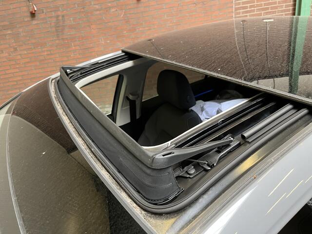 Volkswagen GOLF 1.4 eHybrid Style / AUTOMAAT/ PANO/ STUUR+STOEL VERWARM./ MEMORY SEAT/ DRIVE SELECT/ PARK. SENSOR. V+A/ TREKHAAK/ APP-CONNECT/ ACC/ DAB/ NAVI/ LED/ ISOFIX/ 16'' LMV