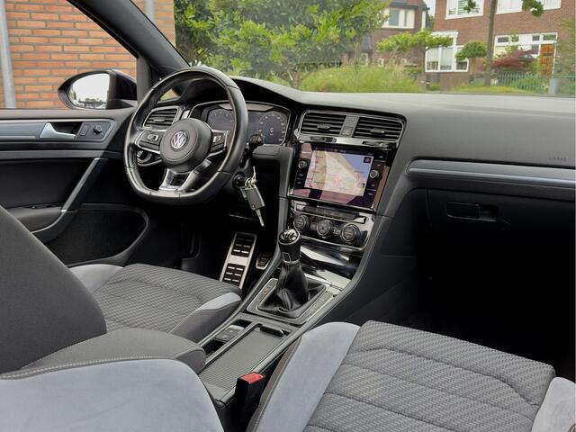 Volkswagen GOLF 1.5 TSI HIGHLINE 3X R-LINE 150PK. NAVI PARKPILOT VIRTUAL-DASH APPLE-CARPLAY LED LMV PDC