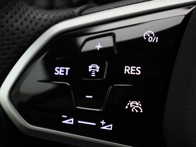 Volkswagen GOLF 1.5eTSI/130PK R-Line Business DSG · Navigatie · Camera + Parkeersensoren · Stuur- & Stoelverwarming · Garantie april 2026 of 100000km.