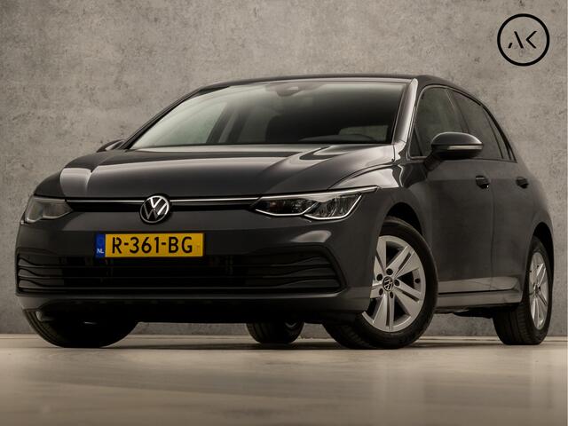 Volkswagen GOLF 1.5 TSI Sportline 150Pk (APPLE CARPLAY, GROOT NAVI, STUUR/STOELVERWARMING, SFEERVERLICHTING, SPORTSTOELEN, GETINT GLAS, KEYLESS, ADAPTIVE CRUISE, PARKEERSENSOREN, NIEUWE APK, NIEUWSTAAT)
