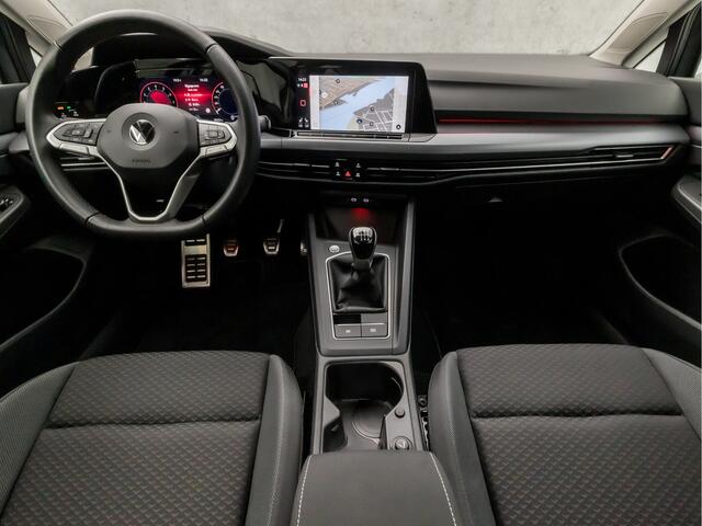 Volkswagen GOLF 1.5 TSI Sportline 150Pk (APPLE CARPLAY, GROOT NAVI, STUUR/STOELVERWARMING, SFEERVERLICHTING, SPORTSTOELEN, GETINT GLAS, KEYLESS, ADAPTIVE CRUISE, PARKEERSENSOREN, NIEUWE APK, NIEUWSTAAT)