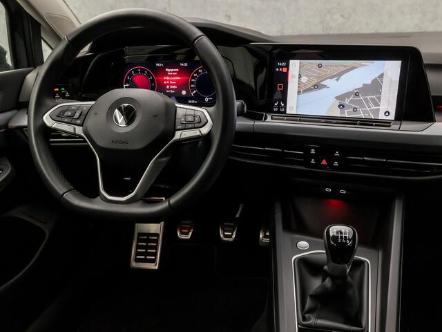 Volkswagen GOLF 1.5 TSI Sportline 150Pk (APPLE CARPLAY, GROOT NAVI, STUUR/STOELVERWARMING, SFEERVERLICHTING, SPORTSTOELEN, GETINT GLAS, KEYLESS, ADAPTIVE CRUISE, PARKEERSENSOREN, NIEUWE APK, NIEUWSTAAT)