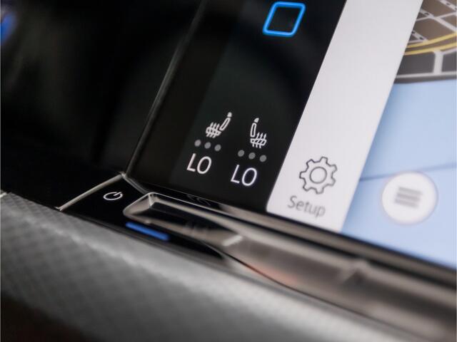 Volkswagen GOLF 1.5 TSI Sportline 150Pk (APPLE CARPLAY, GROOT NAVI, STUUR/STOELVERWARMING, SFEERVERLICHTING, SPORTSTOELEN, GETINT GLAS, KEYLESS, ADAPTIVE CRUISE, PARKEERSENSOREN, NIEUWE APK, NIEUWSTAAT)