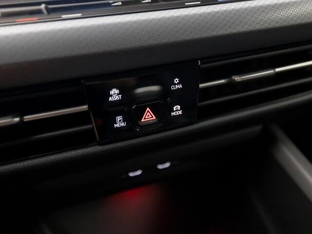 Volkswagen GOLF 1.5 TSI Sportline 150Pk (APPLE CARPLAY, GROOT NAVI, STUUR/STOELVERWARMING, SFEERVERLICHTING, SPORTSTOELEN, GETINT GLAS, KEYLESS, ADAPTIVE CRUISE, PARKEERSENSOREN, NIEUWE APK, NIEUWSTAAT)