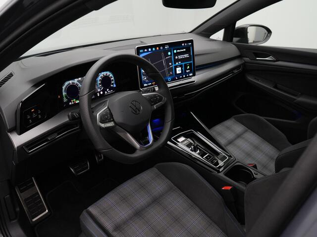 Volkswagen GOLF 1.5 eHybrid 272 pk DSG GTE | Panoramadak | IQ Light | Head-up display | Stuur-/stoelverwarming
