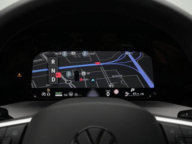 Volkswagen GOLF 1.5 eHybrid 272 pk DSG GTE | Panoramadak | IQ Light | Head-up display | Stuur-/stoelverwarming