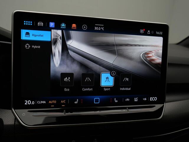 Volkswagen GOLF 1.5 eHybrid 272 pk DSG GTE | Panoramadak | IQ Light | Head-up display | Stuur-/stoelverwarming