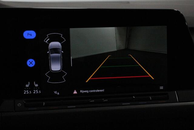 Volkswagen GOLF 1.5 eTSI 150pk Style | Sfeer verlichting | Navigatie | Climate control | Camera | Adaptive Cruise control | Led | Parkeer sensoren | Lichtmetalen Velgen