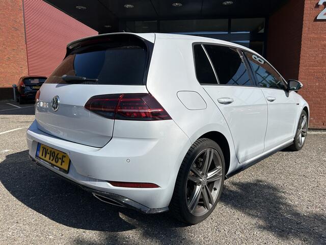 Volkswagen GOLF 1.0 TSI Highline Business R-Line // FULL LED // NAVI + CARPLAY // ADAPTIV CRUISE // CAMERA // PDC V+A // DIGITAL COCKPIT