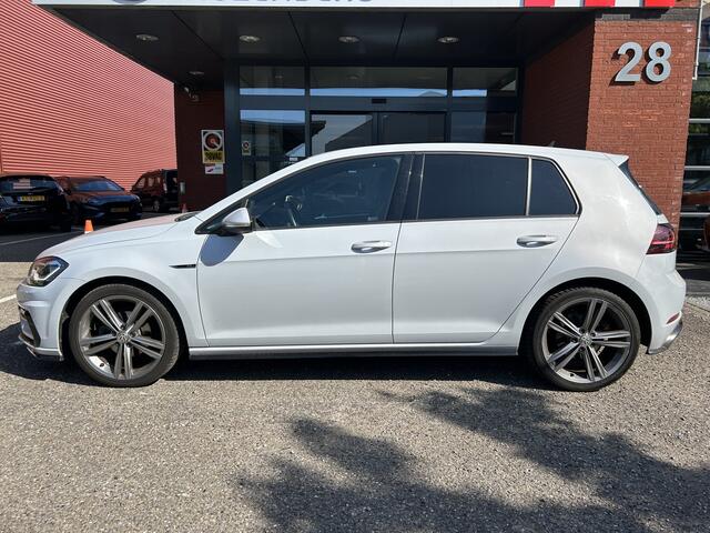 Volkswagen GOLF 1.0 TSI Highline Business R-Line // FULL LED // NAVI + CARPLAY // ADAPTIV CRUISE // CAMERA // PDC V+A // DIGITAL COCKPIT