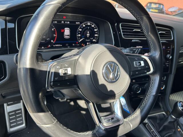 Volkswagen GOLF 1.0 TSI Highline Business R-Line // FULL LED // NAVI + CARPLAY // ADAPTIV CRUISE // CAMERA // PDC V+A // DIGITAL COCKPIT