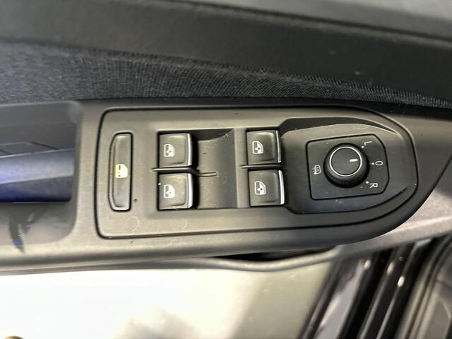 Volkswagen GOLF Variant 1.0 TSI 110pk Life · Apple/Android Car Play · Navi · P-Sensoren · Sfeerverlichting · 16'' Inch · Garantie t/m 26-08-2026 of 100.000km