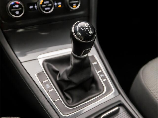 Volkswagen GOLF 1.4 TSI Sportline (APPLE CARPLAY, GROOT NAVI, CAMERA, CLIMATE, LM VELGEN, SPORTSTOELEN, ADAPTIVE CRUISE, PARKEERSENSOREN, NIEUWSTAAT)