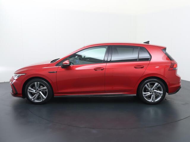 Volkswagen GOLF 1.5 TSI R-Line | 130 PK | Multifunctioneel stuurwiel | Adaptive Cruisecontrol | Parkeersensoren | R-line interieur |