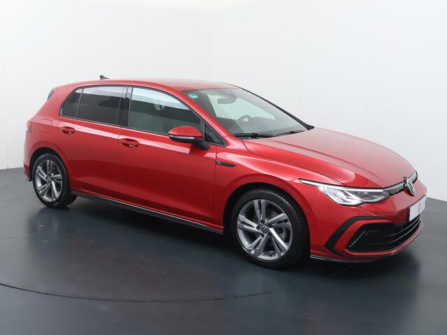 Volkswagen GOLF 1.5 TSI R-Line | 130 PK | Multifunctioneel stuurwiel | Adaptive Cruisecontrol | Parkeersensoren | R-line interieur |