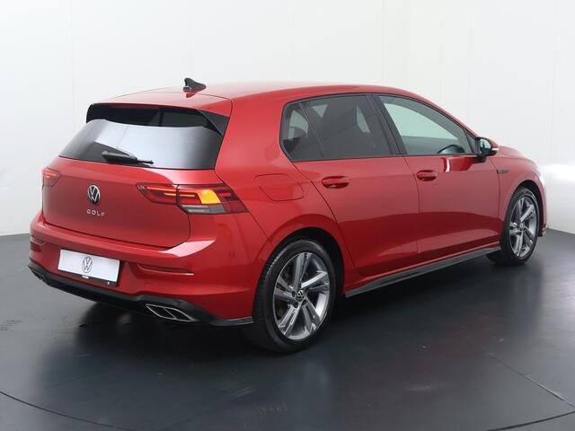 Volkswagen GOLF 1.5 TSI R-Line | 130 PK | Multifunctioneel stuurwiel | Adaptive Cruisecontrol | Parkeersensoren | R-line interieur |