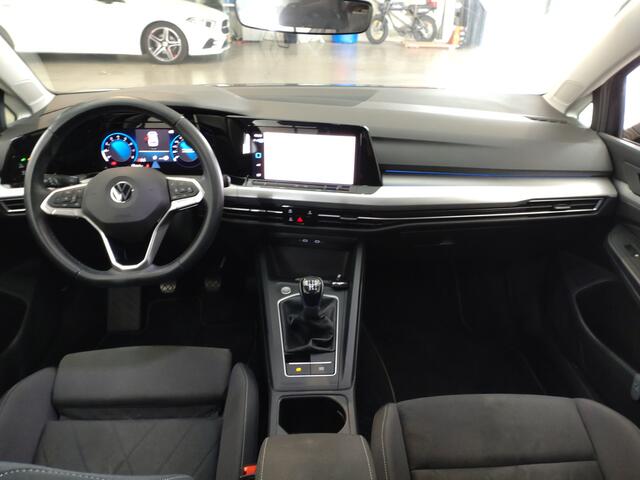 Volkswagen GOLF 1.5 TSI Life Business | Verwacht | Navi | Elektrische stoelen | Trekhaak |