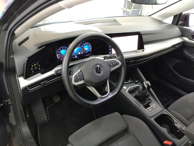 Volkswagen GOLF 1.5 TSI Life Business | Verwacht | Navi | Elektrische stoelen | Trekhaak |