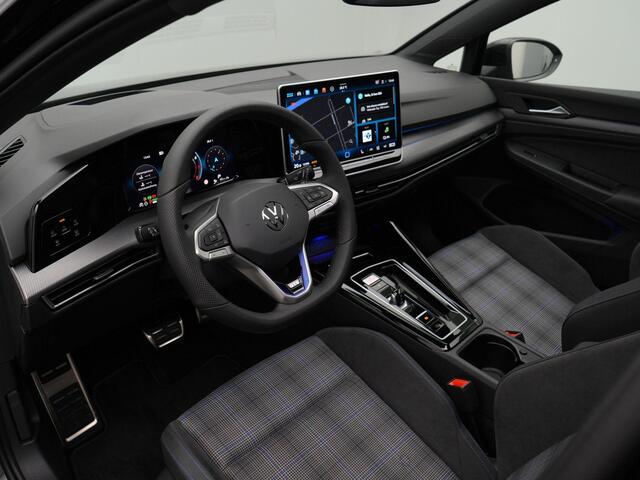Volkswagen GOLF 1.5 272 pk DSG eHybrid GTE | Panoramadak | Trekhaak | Rondomzicht camera | Head-up display | IQ LighT | Stuur-/stoelverwarming