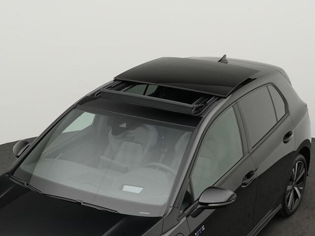 Volkswagen GOLF 1.5 272 pk DSG eHybrid GTE | Panoramadak | Trekhaak | Rondomzicht camera | Head-up display | IQ LighT | Stuur-/stoelverwarming