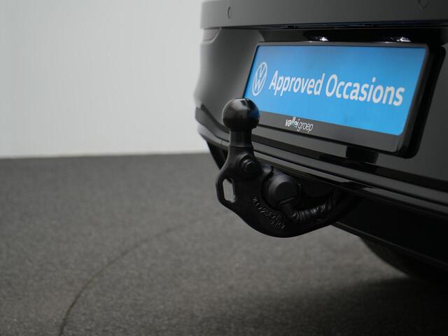 Volkswagen GOLF 1.5 272 pk DSG eHybrid GTE | Panoramadak | Trekhaak | Rondomzicht camera | Head-up display | IQ LighT | Stuur-/stoelverwarming