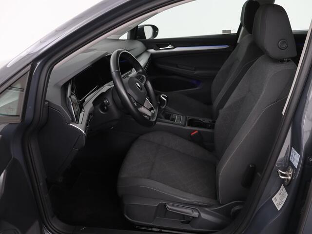 Volkswagen GOLF 1.0 TSI Life | Carplay | Sfeerverlichting | Navigatie | Adaptive cruise | Full LED | Parkeerhulp | DAB | Climate control | Bluetooth