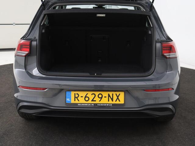 Volkswagen GOLF 1.0 TSI Life | Carplay | Sfeerverlichting | Navigatie | Adaptive cruise | Full LED | Parkeerhulp | DAB | Climate control | Bluetooth