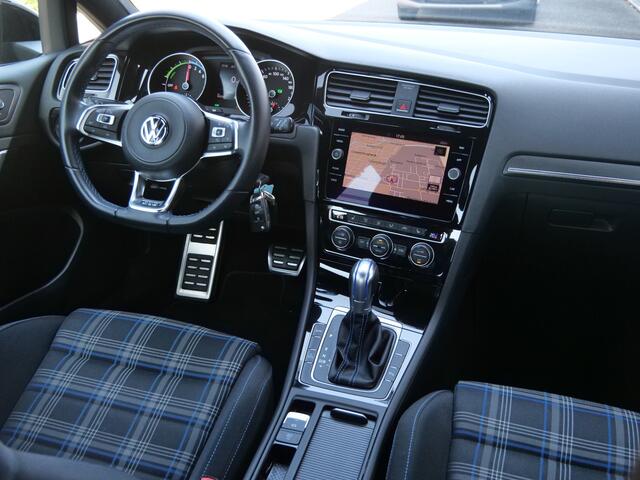 Volkswagen GOLF 1.4 TSI 205pk PHEV GTE Automaat Navigatie / Adaptive cruise / Apple Carplay / Dodehoek