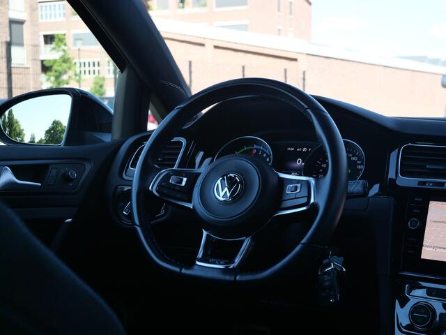 Volkswagen GOLF 1.4 TSI 205pk PHEV GTE Automaat Navigatie / Adaptive cruise / Apple Carplay / Dodehoek