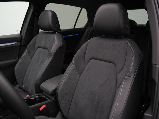 Volkswagen GOLF 1.5 eTSI 150 pk DSG Style Edition 50 | Panoramadak | Trekhaak | Geheugen-/massagestoel | Adaptief onderstel | Head-up display