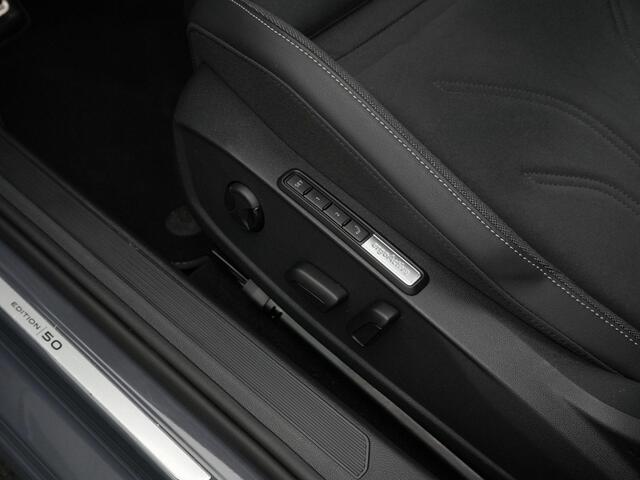 Volkswagen GOLF 1.5 eTSI 150 pk DSG Style Edition 50 | Panoramadak | Trekhaak | Geheugen-/massagestoel | Adaptief onderstel | Head-up display